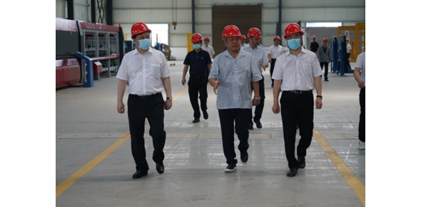 2022-6-29市委書記劉革安陪同省金融監(jiān)管局、國(guó)家開發(fā)銀行等領(lǐng)導(dǎo)視察萬眾集團(tuán)