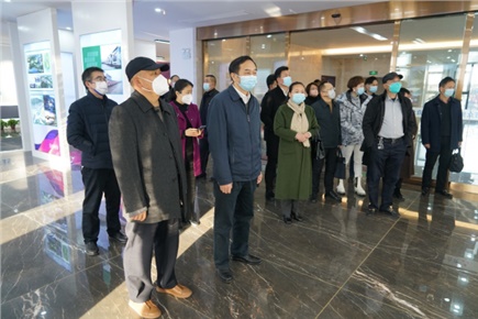 12月14日，張家界市政協(xié)黨組書(shū)記、主席歐陽(yáng)斌一行來(lái)到張家界高新區(qū)萬(wàn)眾實(shí)業(yè)集團(tuán)有限公司，宣講黨的二十大精神