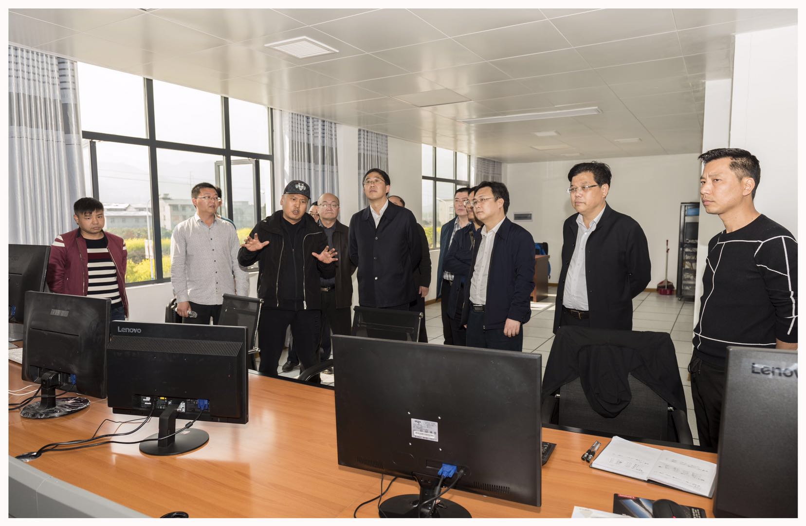 張家界市委、常委常務(wù)副市長羅智斌一行來我公司調(diào)研指導(dǎo)工作